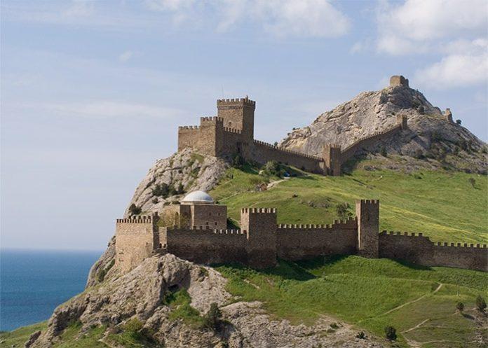 Статья Под угрозой оказалась Башня Джованни ди Скаффа 1342 года — фото Утренний город. Крым