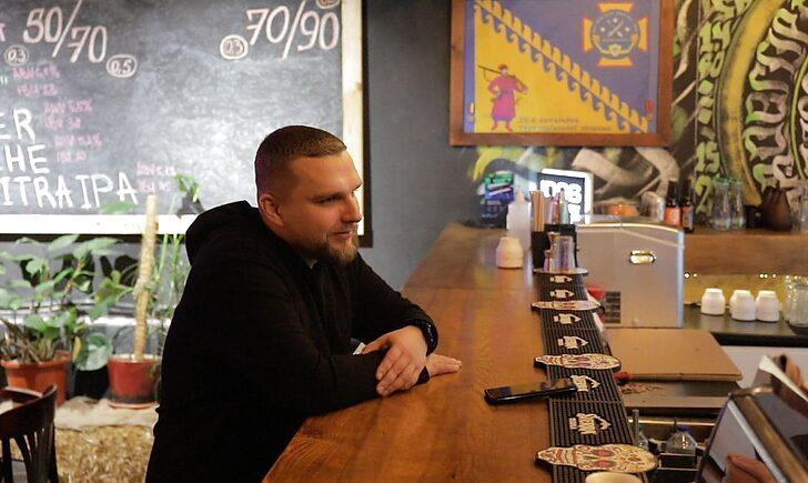 Стаття «Якби я вагався, то ніколи б не почав свій бізнес»: ветеран АТО перетворив піцерію на креативний event-паб Ранкове місто. Крим