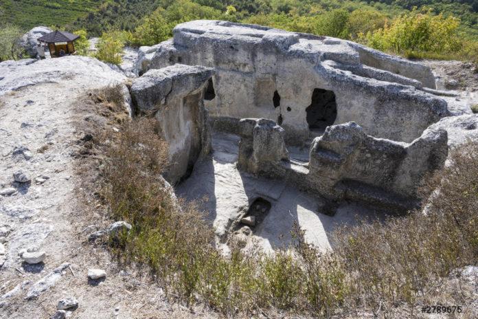 Стаття Вскоре крымчане потеряют уникальную долину вблизи пещерного города и сам древний город Ранкове місто. Крим