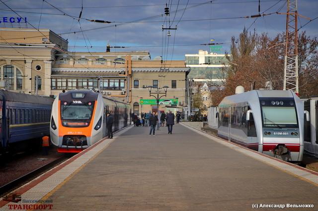 Стаття Железная дорога в военных условиях меняет режим движения поездов в атакованных районах Ранкове місто. Крим