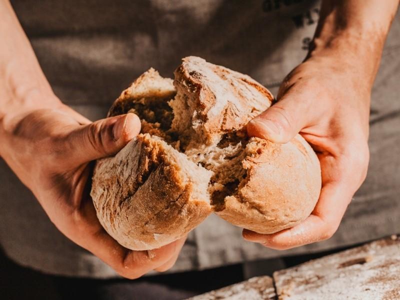 Стаття Нехай завжди буде хліб. Пекарі “Київхліба” поділилися простим рецептом Ранкове місто. Крим
