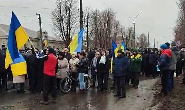 Стаття Жителі Сватового на Луганщині відстоюють місто від російських окупантів Ранкове місто. Крим