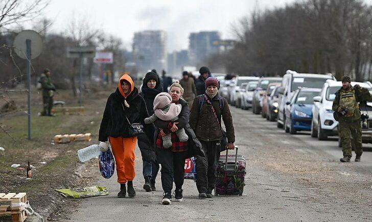 Стаття Окупанти насильно змушують людей виїжджати з України на територію росії Ранкове місто. Крим