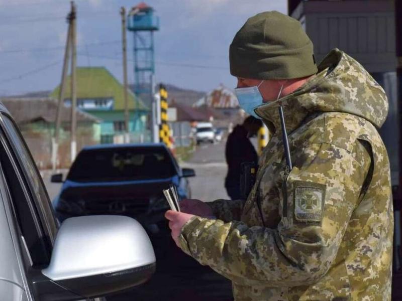 Стаття Українці й надалі зможуть перетинати кордон за внутрішнім паспортом Ранкове місто. Крим