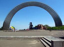 Стаття Скульптуру рабочих демонтируют, а саму арку переименуют, - Кличко. ФОТО Ранкове місто. Крим