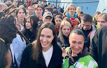 Стаття В России «захлебнулись» от зависти из-за визита Анджелины Джоли в Украину Ранкове місто. Крим