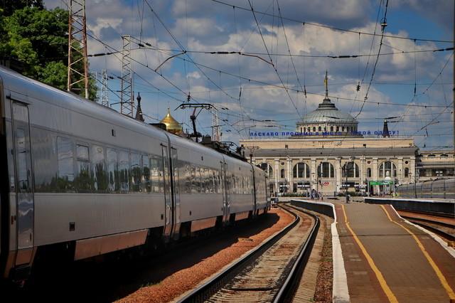 Статья Залізниця повертає харчування у потяги «Інтерсіті» Утренний город. Крым