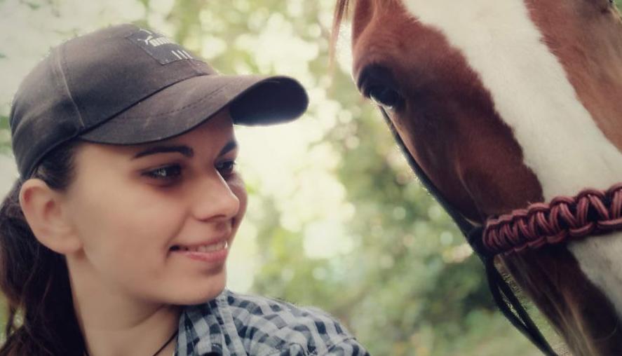 Статья Спасла от обстрелов: как девушка из Святогорска смогла эвакуировать лошадей Утренний город. Крым