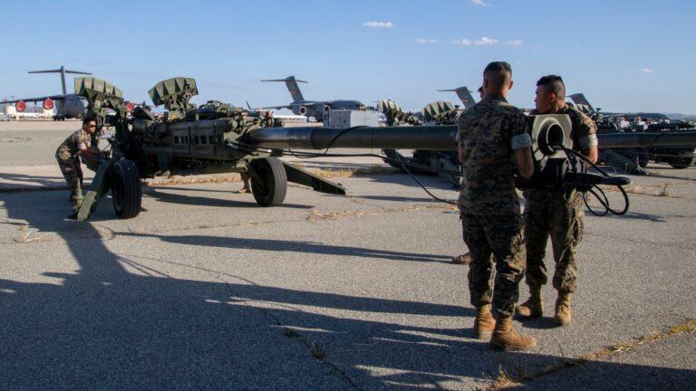 Статья HELLO! Russia: в США показали, как готовят к отправке в Украину гаубицы М777 Утренний город. Крым