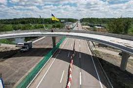 Стаття По Житомирській трасі відкрито рух вантажівок, - Мінінфраструктури. ФОТО Ранкове місто. Крим