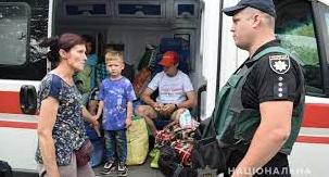 Статья Полицейские помогли матери с 10 детьми из Славянска эвакуироваться в Днепр Утренний город. Крым