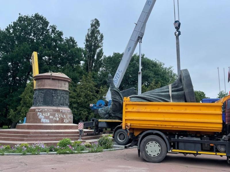 Стаття В центрі Переяслава знесли пам’ятник на честь “возз’єднання України з Росією” Ранкове місто. Крим