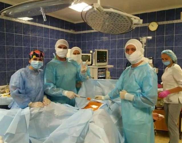 Статья На Донбассе хирурги провели уникальную операцию в боевых условиях и спасли защитника Украины Утренний город. Крым