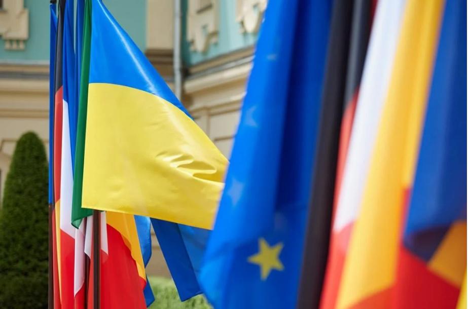 Стаття Країни G7 погодилися відтермінувати платежі за боргами України Ранкове місто. Крим