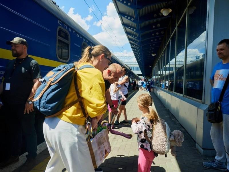 Стаття Між Києвом і Запоріжжям запускають додатковий поїзд Ранкове місто. Крим