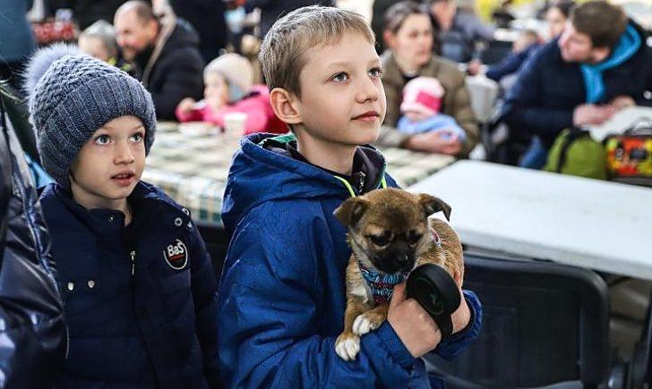 Стаття Діти ВПО можуть безкоштовно отримати зимовий одяг: куди звертатися Ранкове місто. Крим