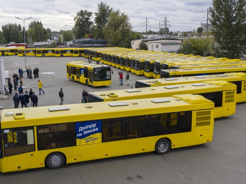 Стаття Київ відправляє в Дніпро автобуси і гумдопомогу – фото Ранкове місто. Крим