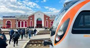 Стаття На Краматорському залізничному вокзалі зустріли перший потяг з Києва: фото, відео Ранкове місто. Крим