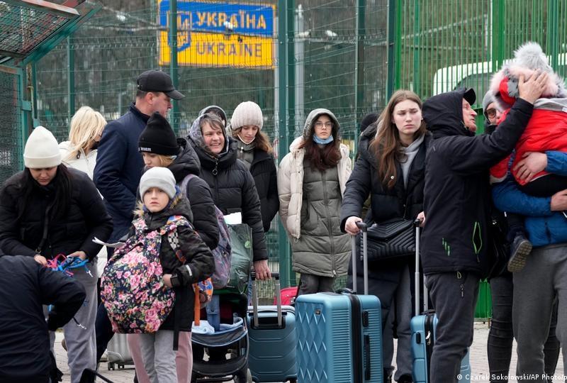 Стаття Українських біженців просять зачекати із поверненням з-за кордону Ранкове місто. Крим