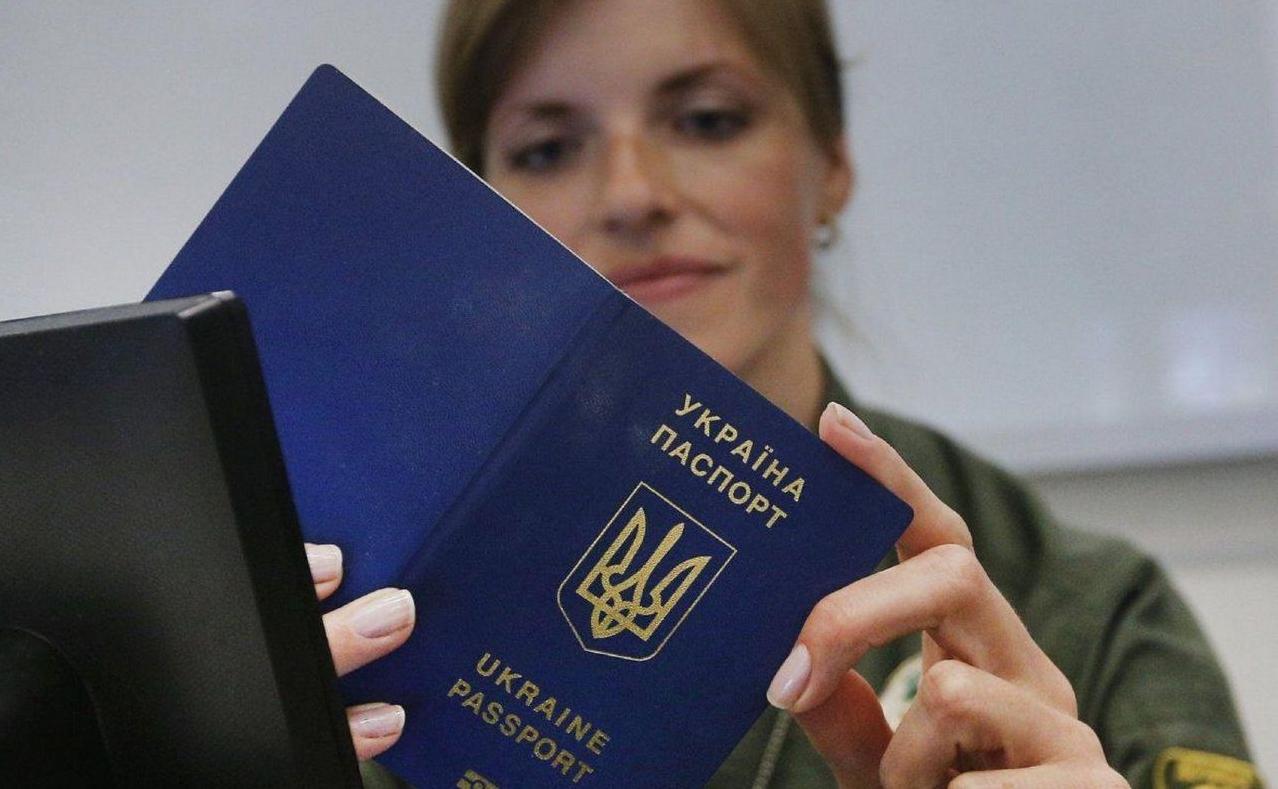 Стаття Процедуру видачі документів для повернення в Україну спростили Утренний город. Крим