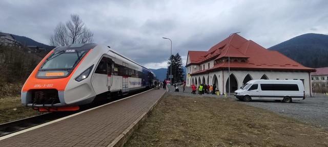 Стаття На 7-8 січня запущені додаткові пасажирські потяги Утренний город. Крим