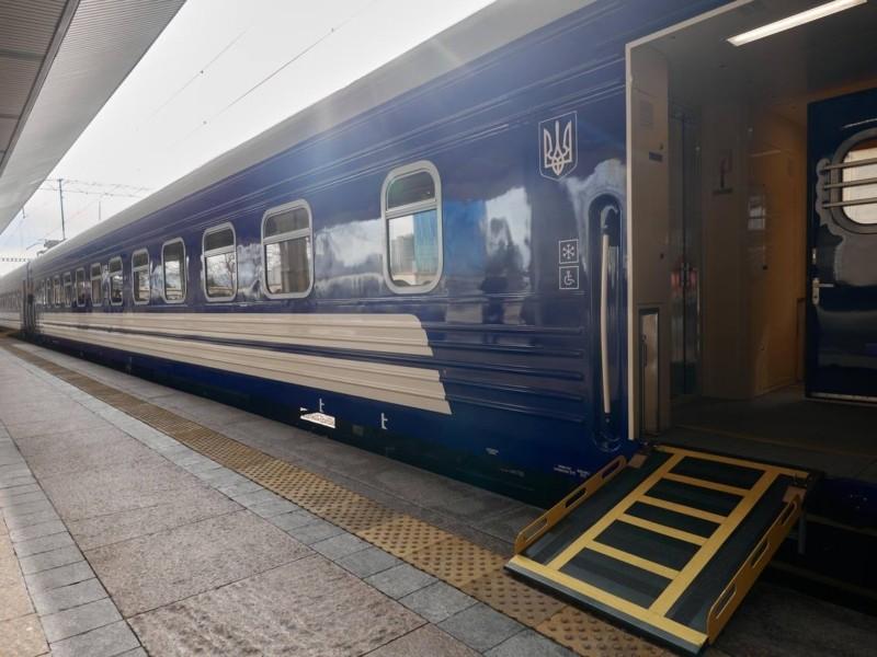 Стаття Подорожувати комфортно: в деяких потягах з’являться “інклюзивні” вагони Утренний город. Крим