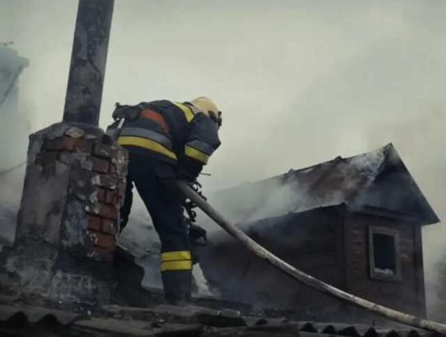 Стаття У Сумах 11-річна дівчинка врятувала трьох дітей від пожежі Ранкове місто. Крим