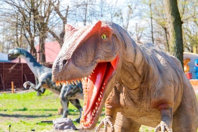 Стаття У Києві відновлює роботу найбільший в Україні парк динозаврів Ранкове місто. Крим