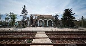 Стаття Станція-привид: у ДонОВА показали, як зараз виглядає залізничний вокзал «Святогірськ» Ранкове місто. Крим