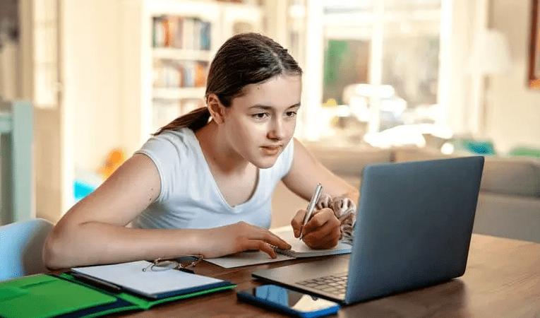 Стаття Школярі зможуть безкоштовно надолужити втрачені знання у літній онлайн-школі Ранкове місто. Крим