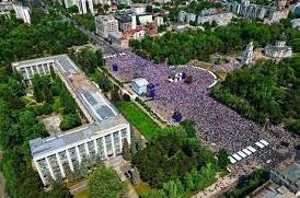 Стаття У Молдові відбувся великий мітинг на підтримку європейського вибору країни (фото) Ранкове місто. Крим