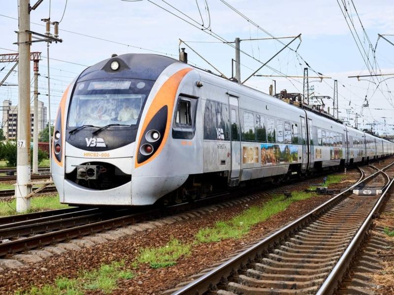 Стаття Повертається на маршрут швидкісний поїзд Київ-Дніпро-Запоріжжя, який не курсував більше року Ранкове місто. Крим