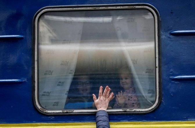 Стаття З Києва курсуватимуть додаткові поїзди до Ужгорода і Вінниці Ранкове місто. Крим