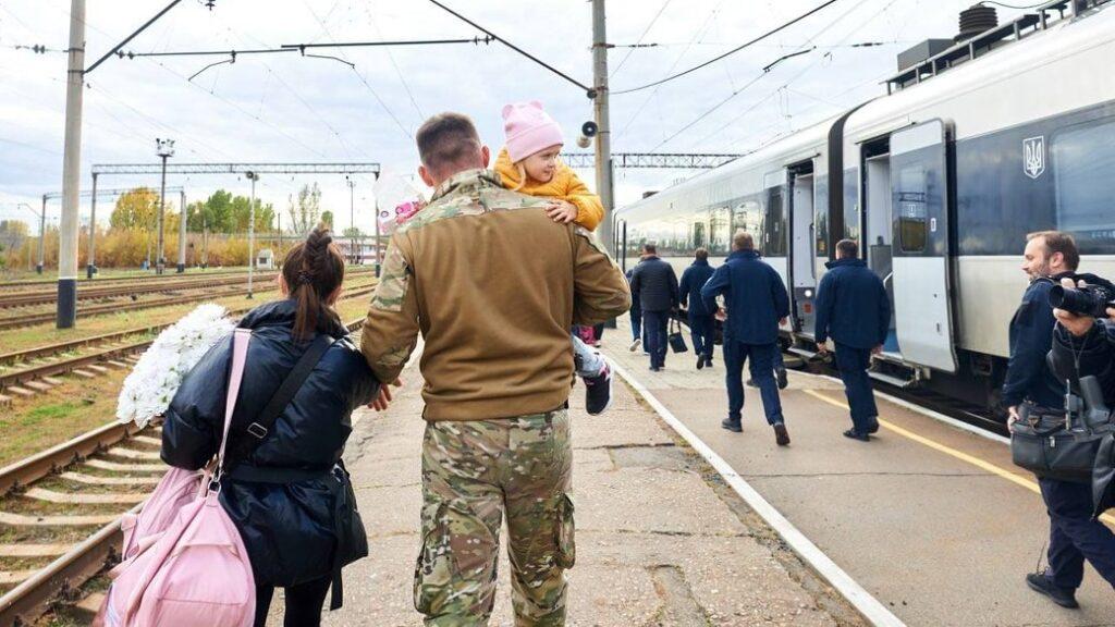 Стаття Укрзалізниця запускає новий поїзд з Дніпропетровщини до Краматорська Ранкове місто. Крим