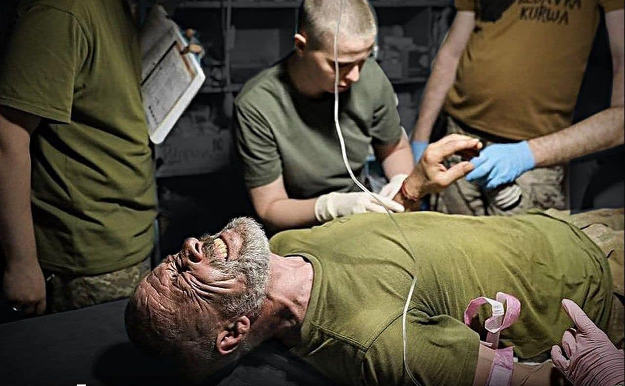 Стаття Уряд дозволив бойовим медикам переливати кров на догоспітальному етапі Ранкове місто. Крим