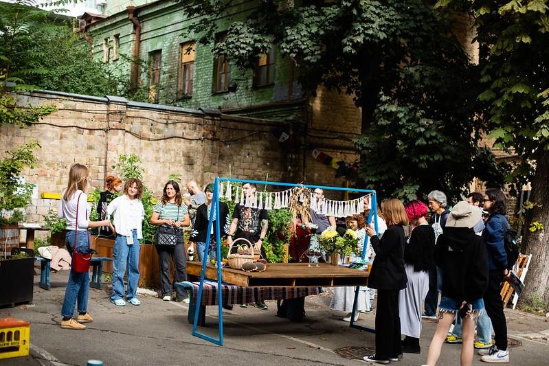 Стаття У центрі Києва створили міський город, де вирощують овочі та зелень Ранкове місто. Крим