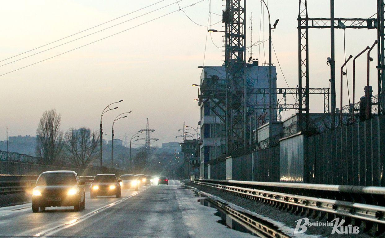 Стаття До уваги водіїв: з 1 жовтня на заміських дорогах слід вмикати фари Ранкове місто. Крим