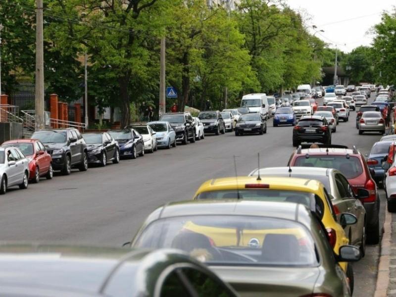 Стаття Водіям заборонили зупинятися на узбіччях: нові правила для автомобілістів Ранкове місто. Крим