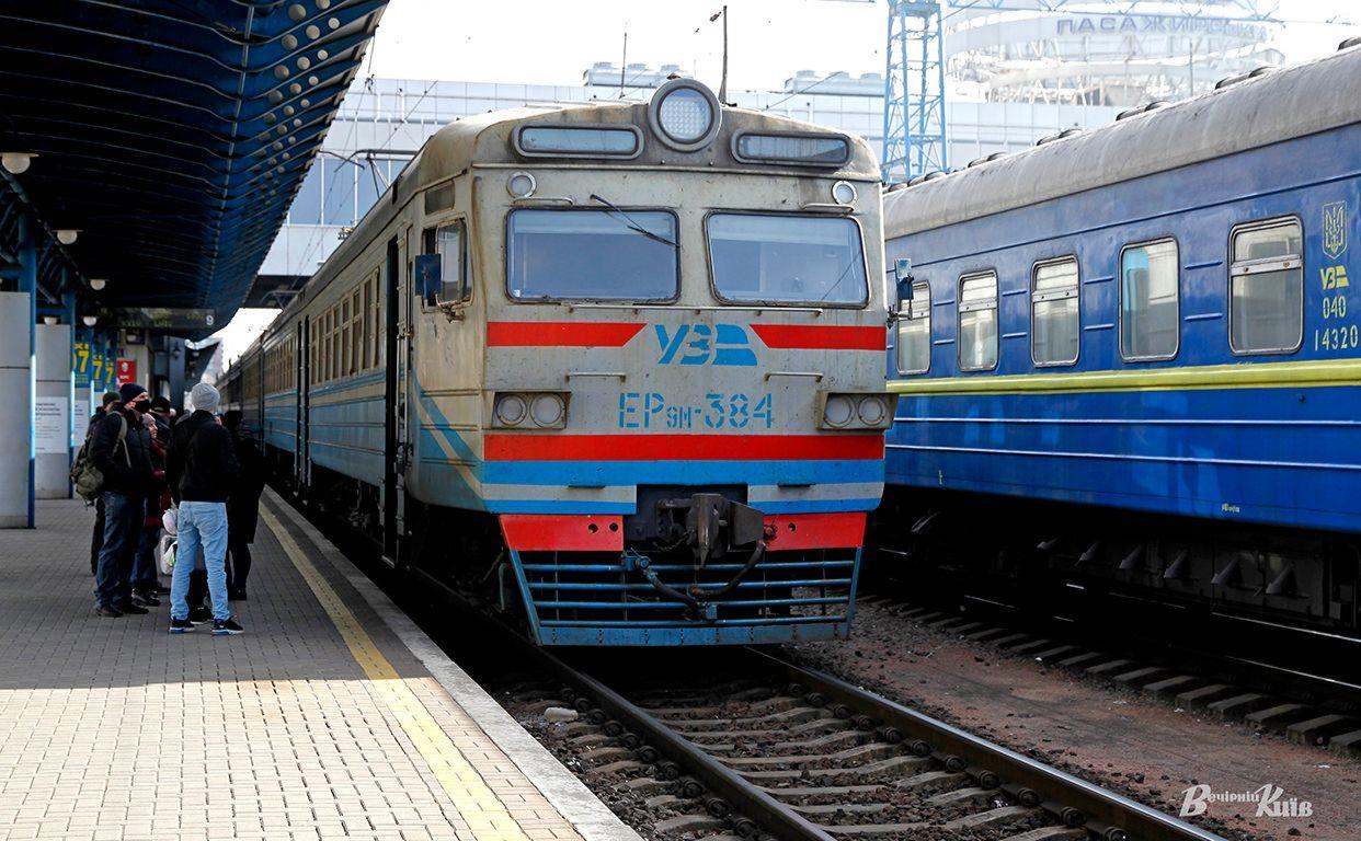 Стаття На популярні потяги з Києва та до столиці додали вагони Ранкове місто. Крим