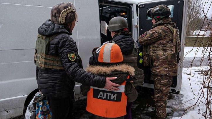 Стаття В небезпеці 72 дитини: на Донеччині розпочався п’ятий етап примусової евакуації Ранкове місто. Крим
