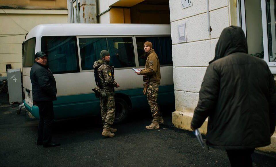 Стаття Один день військового, який після фронту працює в ТЦК та СП міста Одеса Ранкове місто. Крим