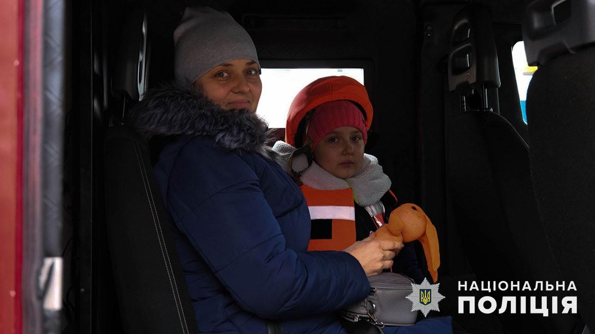 Стаття З Мар'їнської та Очеретинської громад евакуювали всіх дітей Ранкове місто. Крим