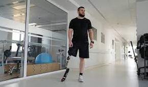 Стаття Незламний: 25-річний випускник Одеської військової академії втратив на війні ногу, але буде бігати Ранкове місто. Крим