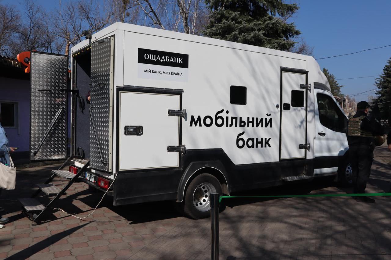 Стаття Броньований банк на колесах: на Донеччині відкрили оновлене мобільне відділення «Ощадбанку» Ранкове місто. Крим