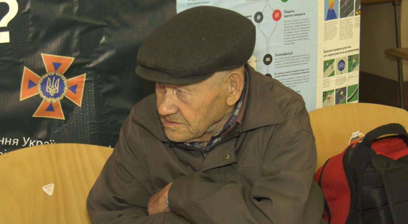 Стаття 88-річний дідусь самотужки вийшов з окупованої частини Очеретиного. ВIДЕО Ранкове місто. Крим