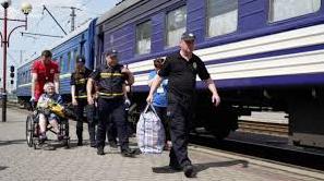 Стаття Волинь прийняла евакуаційний поїзд із Донеччини Ранкове місто. Крим