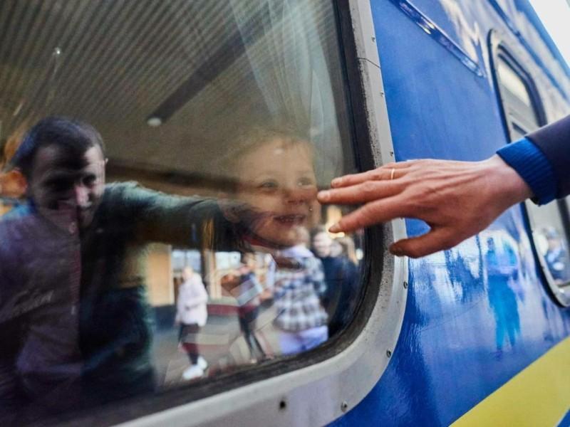 Стаття З Києва до Сум курсуватиме додатковий денний поїзд Ранкове місто. Крим