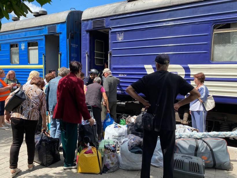 Стаття Як зустрічають евакуйованих донеччан і де їх розселяють на Волині Ранкове місто. Крим