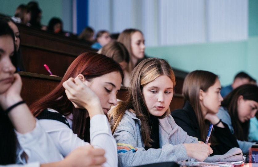 Стаття Студенти отримуватимуть грант на оплату навчання через Дію: як це працює Ранкове місто. Крим